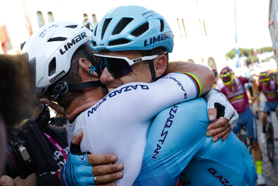 Mark Cavendish embraces teammate after the final stage of the 2023 Giro d'Italia